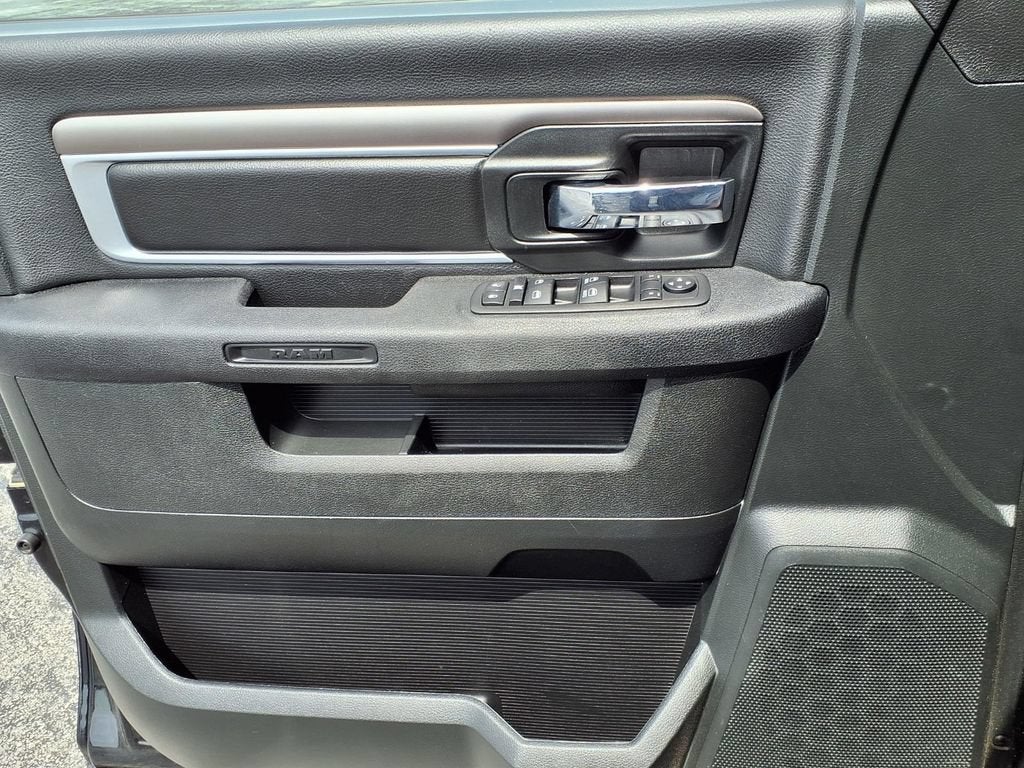 2024 RAM 1500 Classic Warlock Crew Cab 4x4 5'7" Box