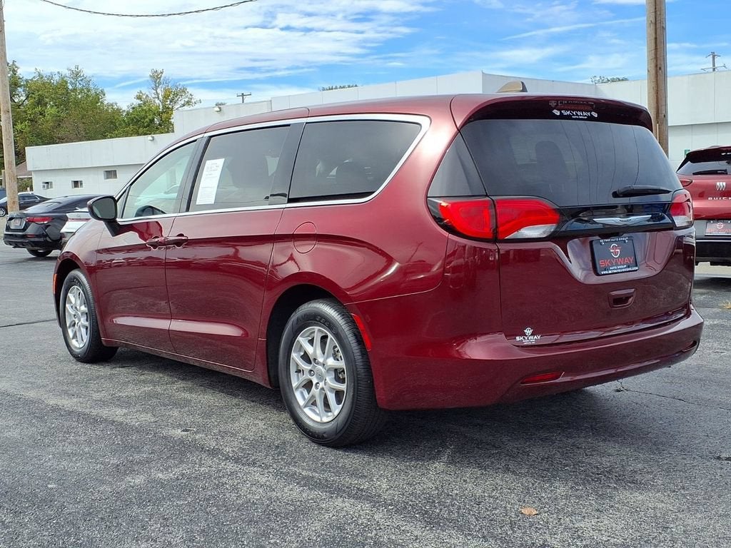 2023 Chrysler Voyager LX