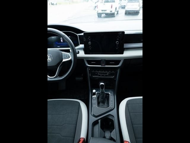 2025 Volkswagen Taos SE