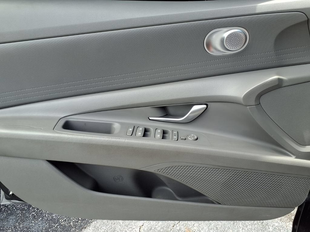 2022 Hyundai Elantra SE