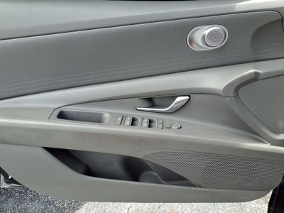 2022 Hyundai Elantra SE