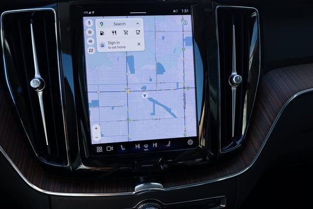 2023 Volvo XC60 Plus Dark Theme