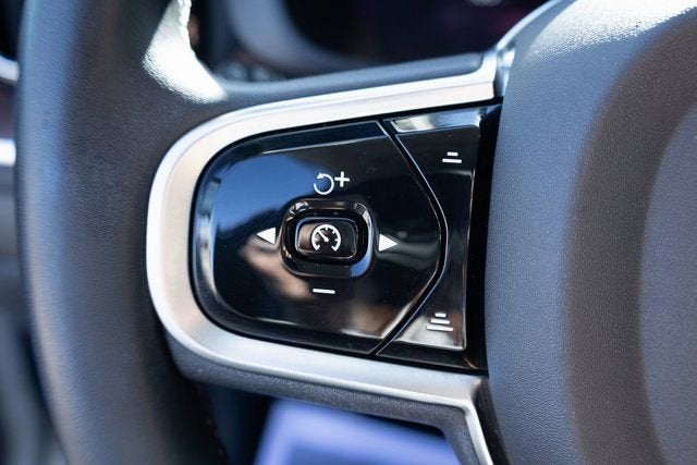 2023 Volvo XC60 Plus Dark Theme