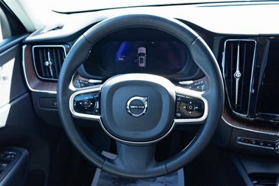 2023 Volvo XC60 Plus Dark Theme