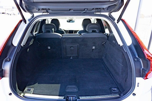 2023 Volvo XC60 Plus Dark Theme