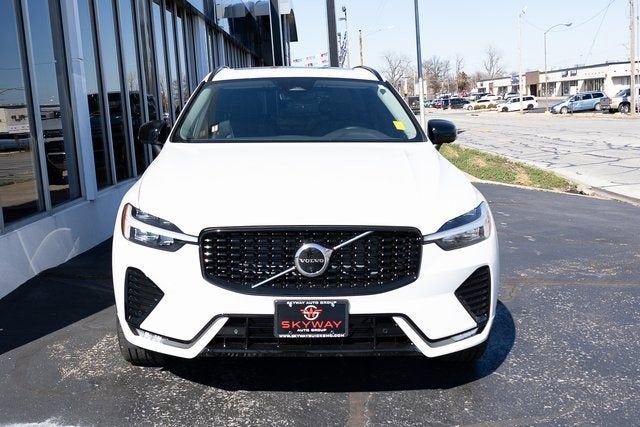 2023 Volvo XC60 Plus Dark Theme