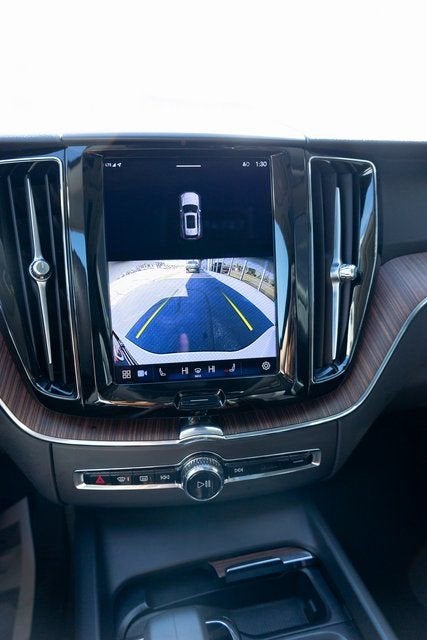 2023 Volvo XC60 Plus Dark Theme