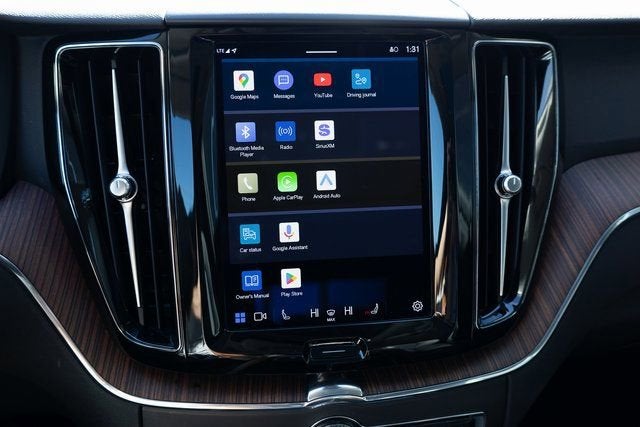 2023 Volvo XC60 Plus Dark Theme