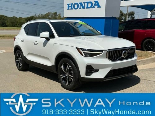 2023 Volvo XC40 B4 Plus Bright Theme