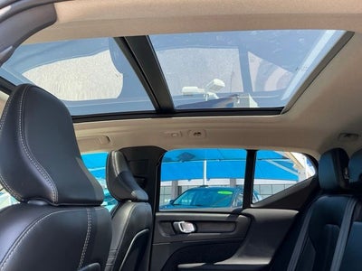 2023 Volvo XC40 B4 Plus Bright Theme