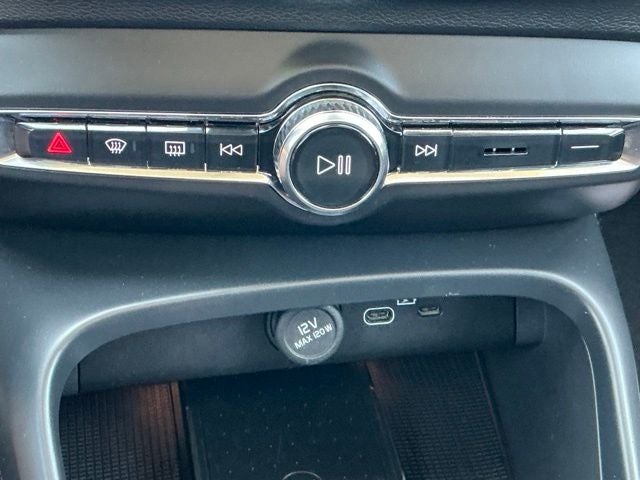 2023 Volvo XC40 B4 Plus Bright Theme