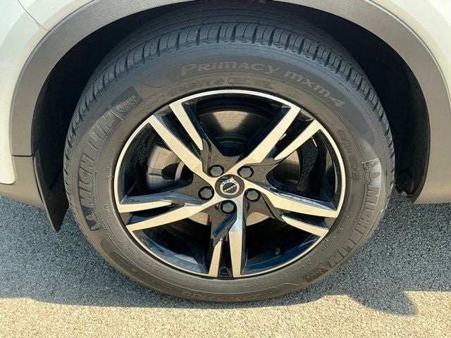 2023 Volvo XC40 B4 Plus Bright Theme