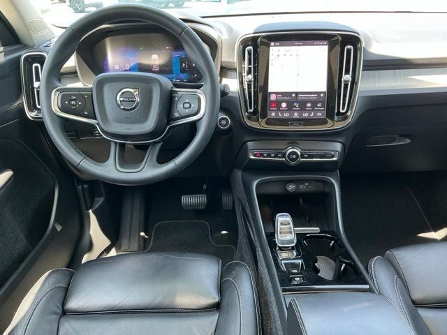 2023 Volvo XC40 B4 Plus Bright Theme