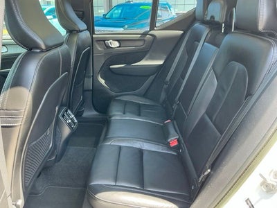 2023 Volvo XC40 B4 Plus Bright Theme