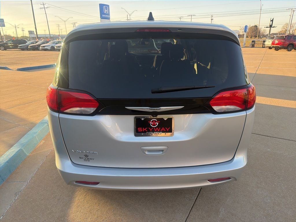2023 Chrysler Voyager LX