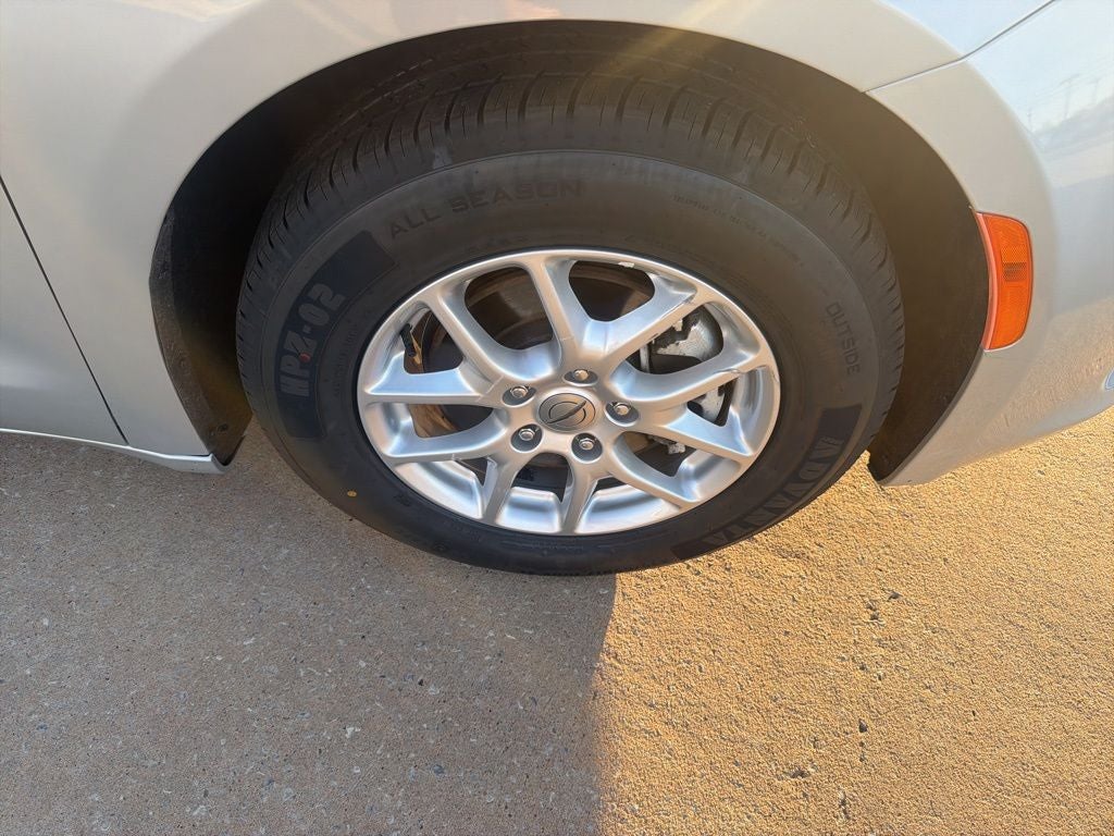 2023 Chrysler Voyager LX