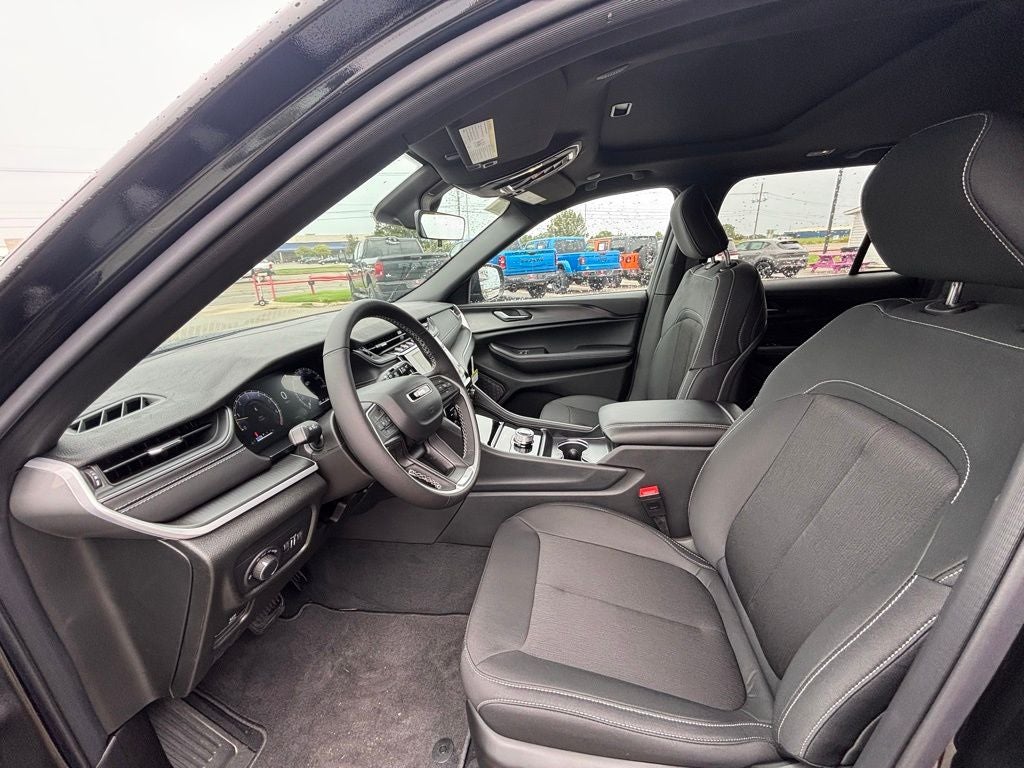 2025 Jeep Grand Cherokee GRAND CHEROKEE LAREDO X 4X4