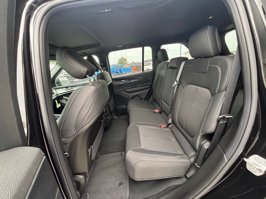 2025 Jeep Grand Cherokee GRAND CHEROKEE LAREDO X 4X4