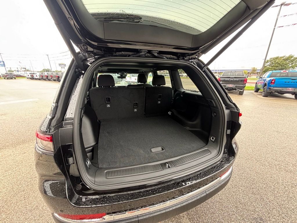 2025 Jeep Grand Cherokee GRAND CHEROKEE LAREDO X 4X4