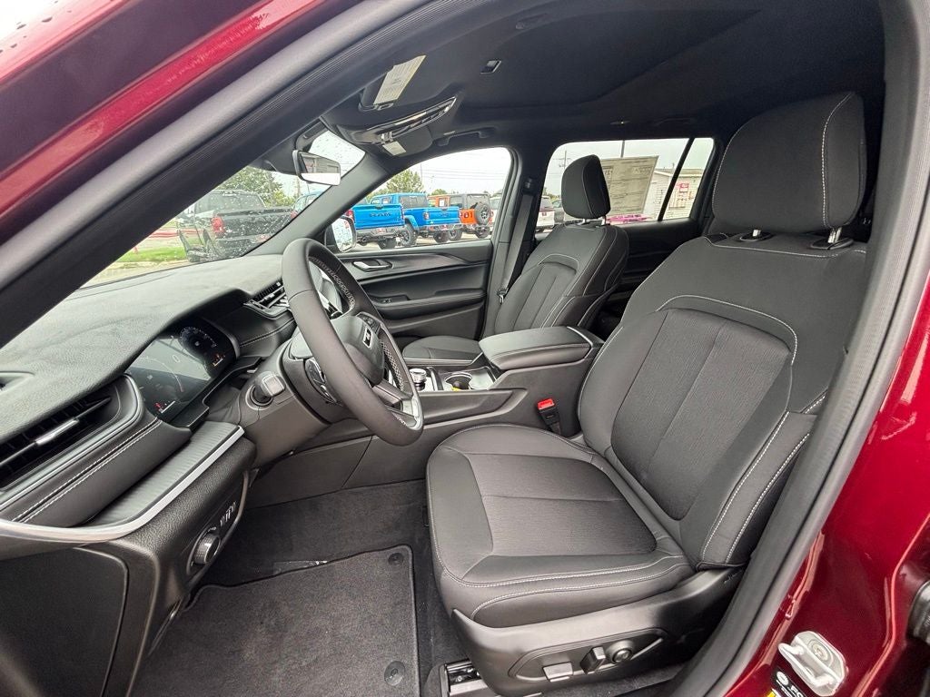 2025 Jeep Grand Cherokee GRAND CHEROKEE L LAREDO X 4X4