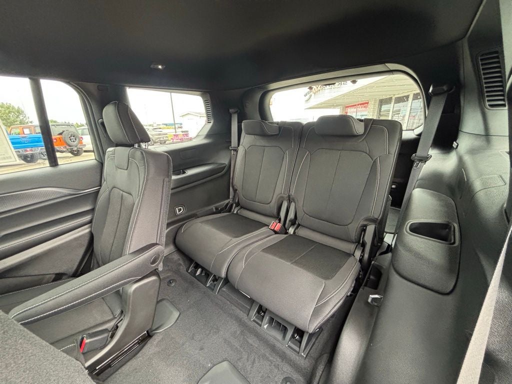 2025 Jeep Grand Cherokee GRAND CHEROKEE L LAREDO X 4X4