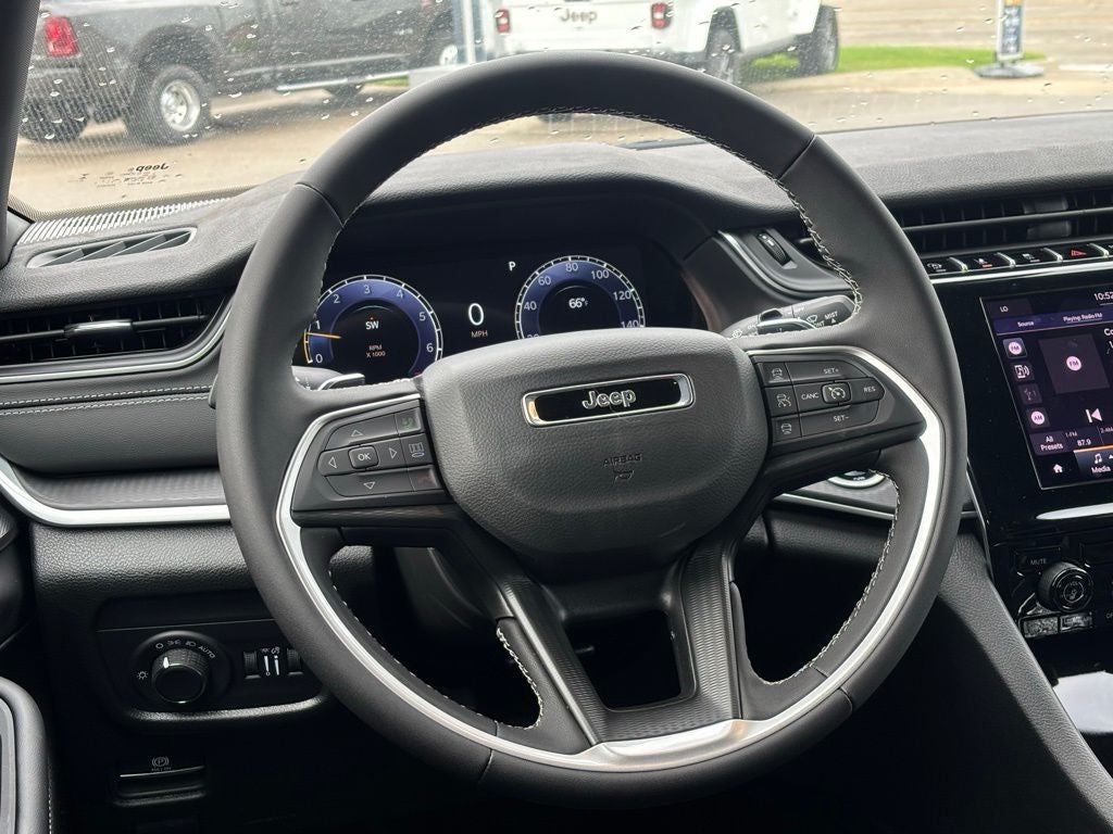 2025 Jeep Grand Cherokee GRAND CHEROKEE L LAREDO X 4X4