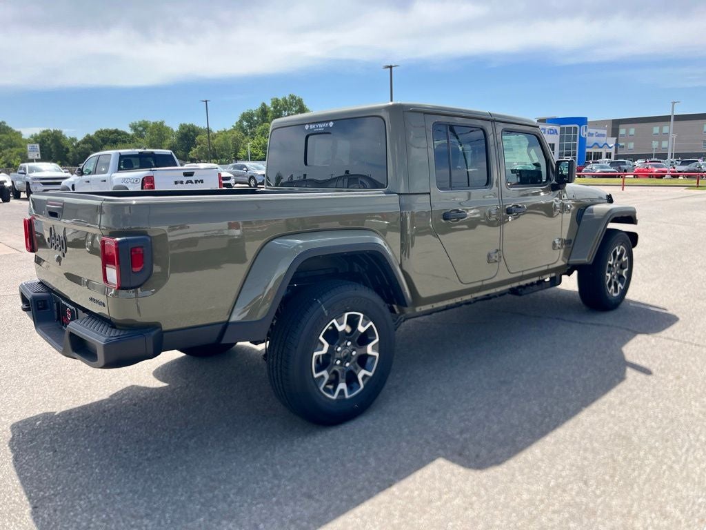 2026 Jeep Gladiator GLADIATOR SAHARA 4X4