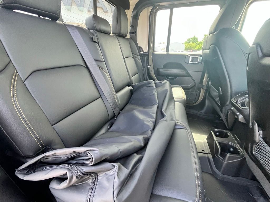 2026 Jeep Gladiator GLADIATOR SAHARA 4X4