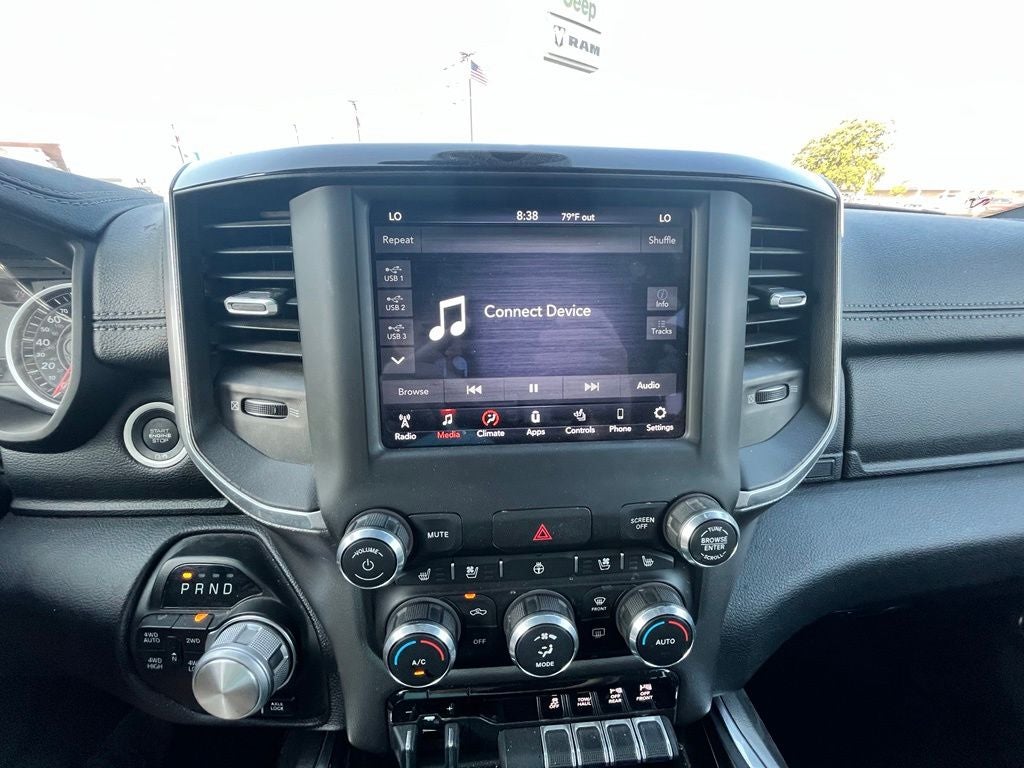 2020 RAM 1500 Laramie Crew Cab 4x4 5'7' Box