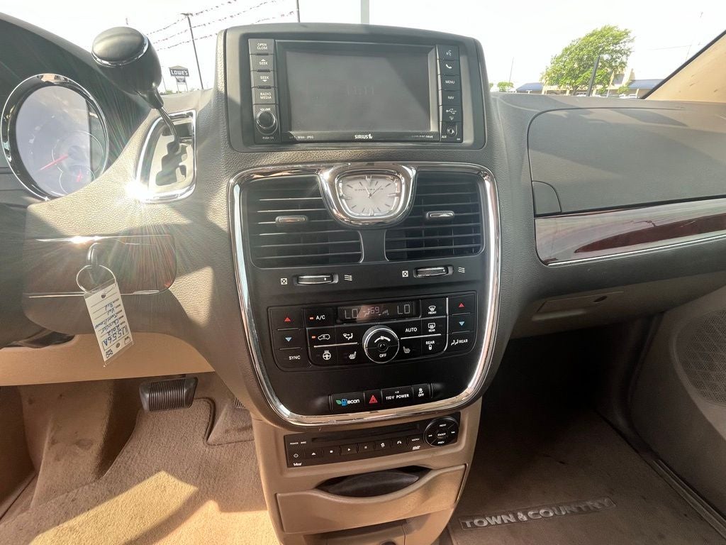 2012 Chrysler Town & Country Touring-L