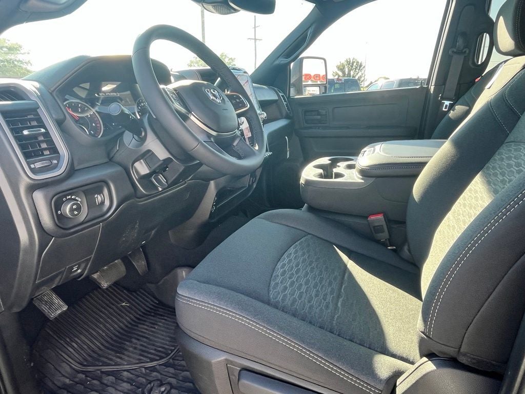 2026 RAM Ram 2500 RAM 2500 BLACK EXPRESS CREW CAB 4X4 6'4' BOX