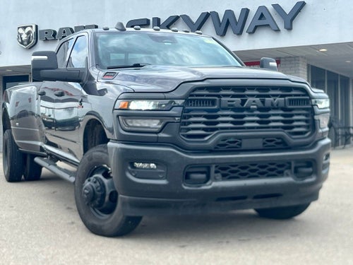2025 RAM 3500 Tradesman Crew Cab 4x4 8' Box